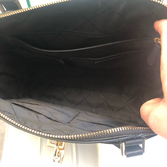 Michael Kors bag. Used once. Basically brand new. - Picture 4 of 6